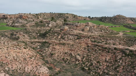 Malerische-Felsige-Hügel,-Spanien,-Alcanz-Gebiet,-Provinz-Tereul,-Luftaufnahme